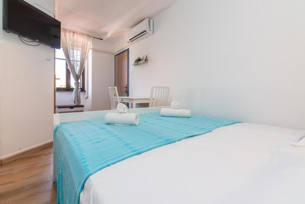 Rooms & Studio Apartments By The Way Baška Dış mekan fotoğraf