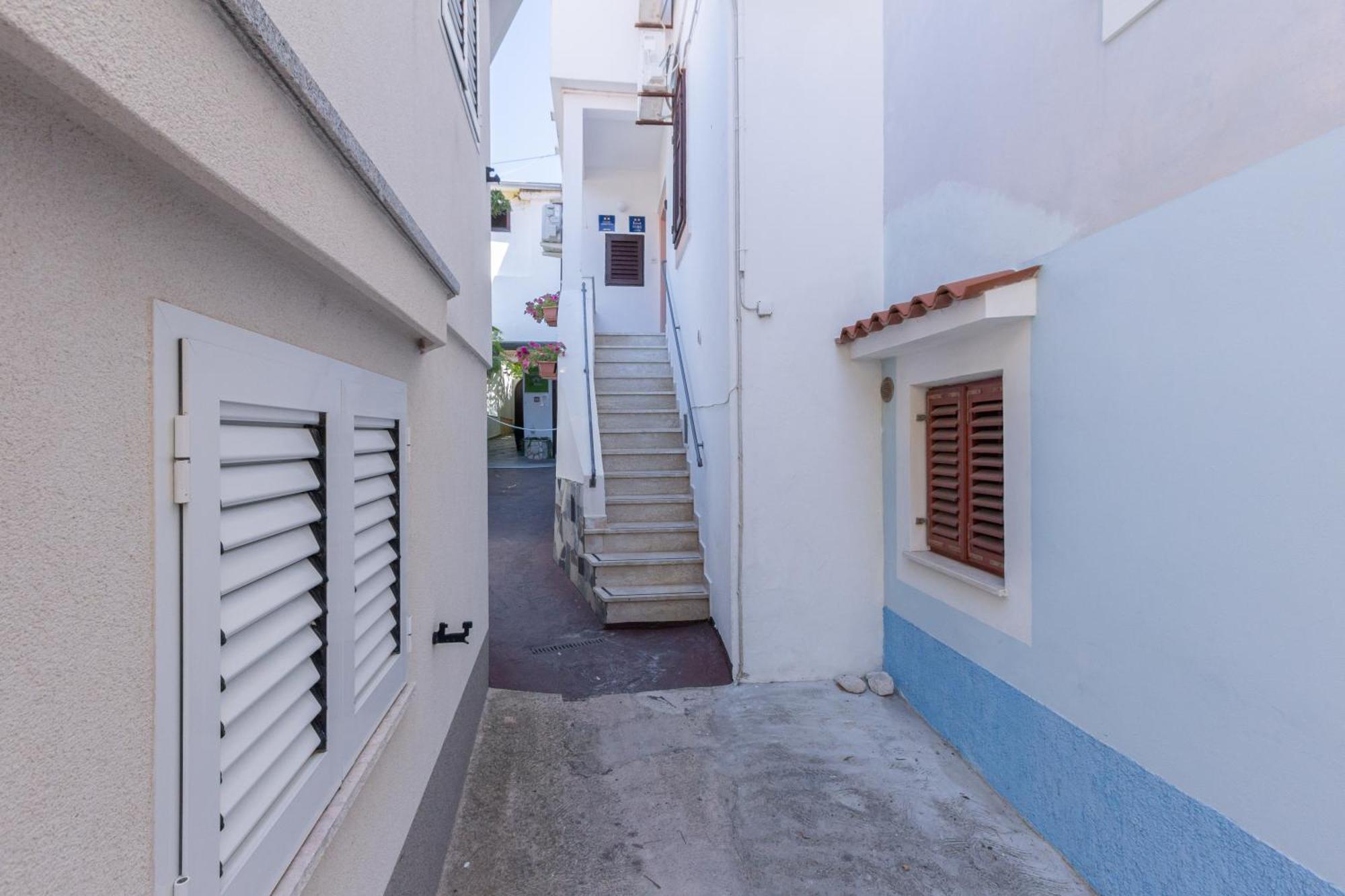 Rooms & Studio Apartments By The Way Baška Dış mekan fotoğraf